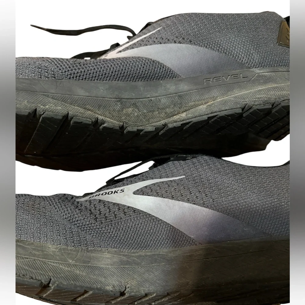 Brooks Men's Revel 4 Running Shoes Size 11 - Picture 11 of 16